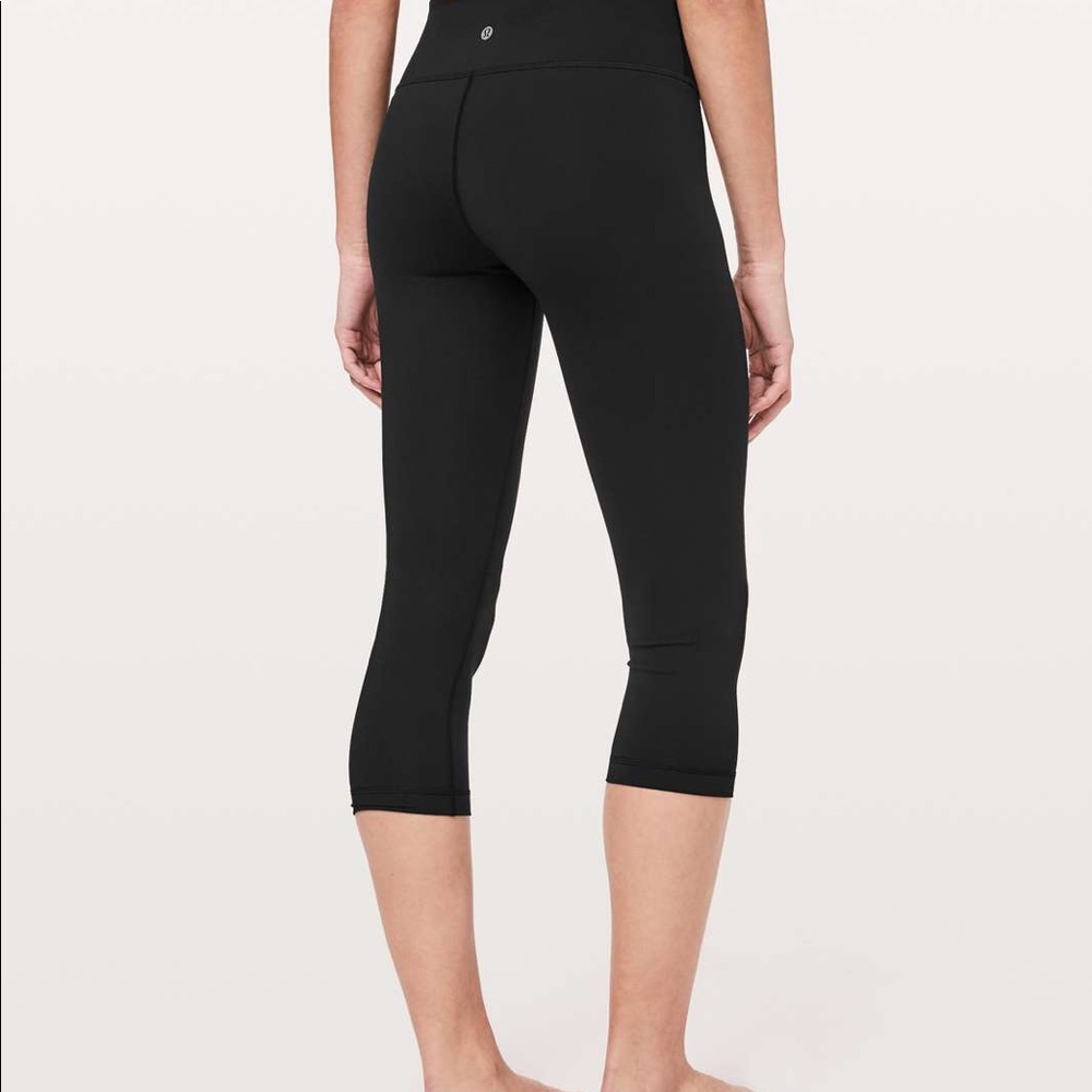 Lululemon Wunder Under Crop - size 12